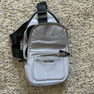 Steve madden crossbody Fanny pack style bag. Great condition.